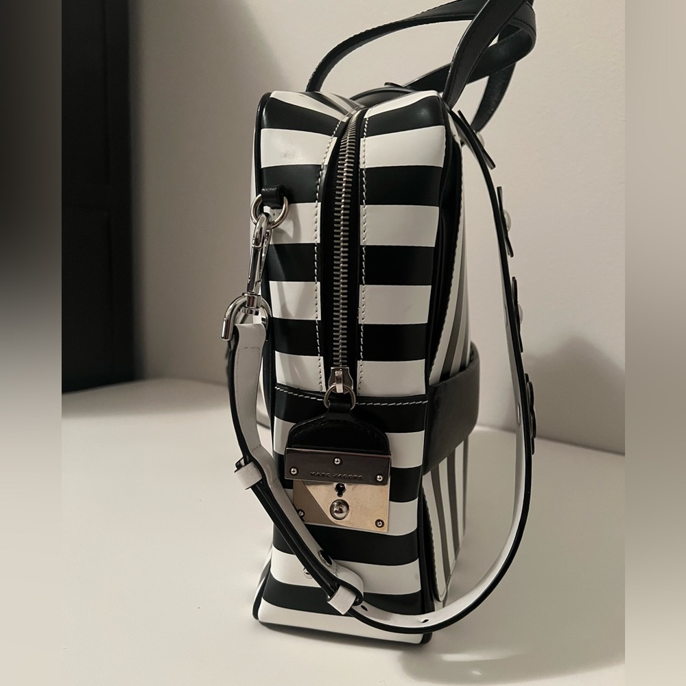 Marc Jacobs Black and White Crossbody Bag - Picture 5 of 10